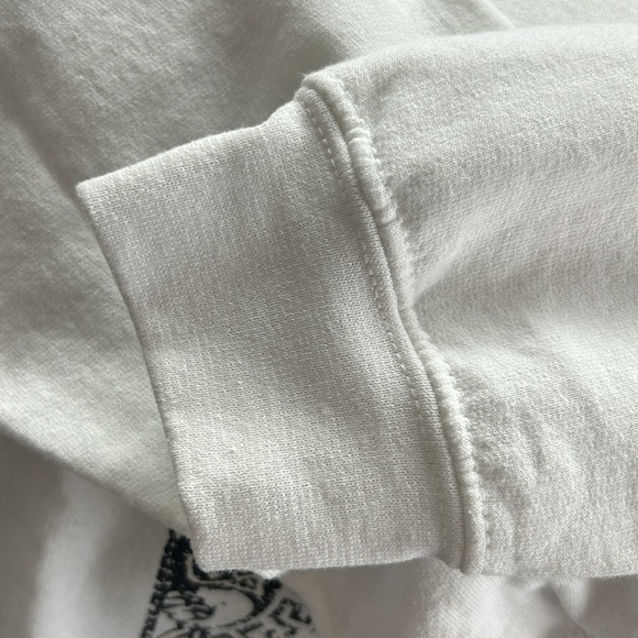 White Queen of Hearts sweatshirt size Medium. Perfect condition. - Picture 2 of 3